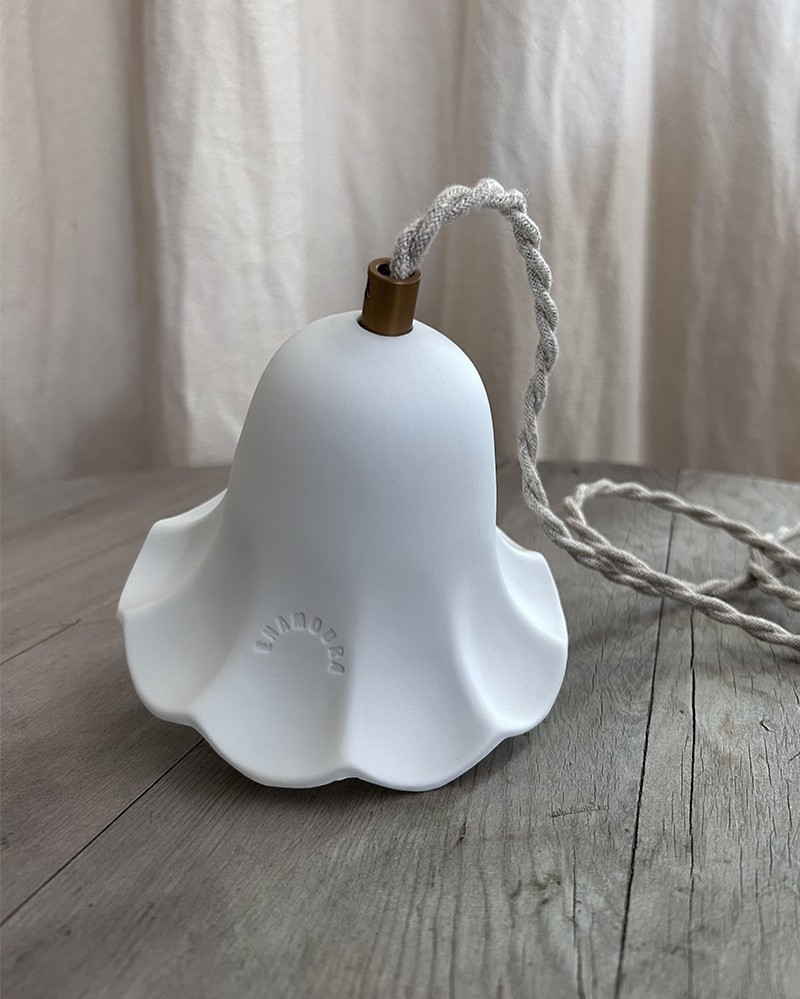 Suspension Lili blanc mat en porcelaine biscuit par Enamoura