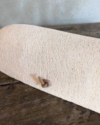 Applique Rosario en grès chamotté par Enamoura