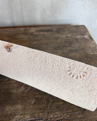 Applique Rosario en grès chamotté par Enamoura