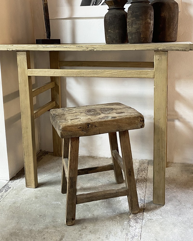 Tabouret ancien en orme - pièce unique