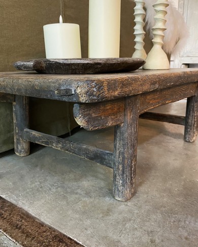 Petite table basse/Bout de canapé en orme ancien - pièce unique