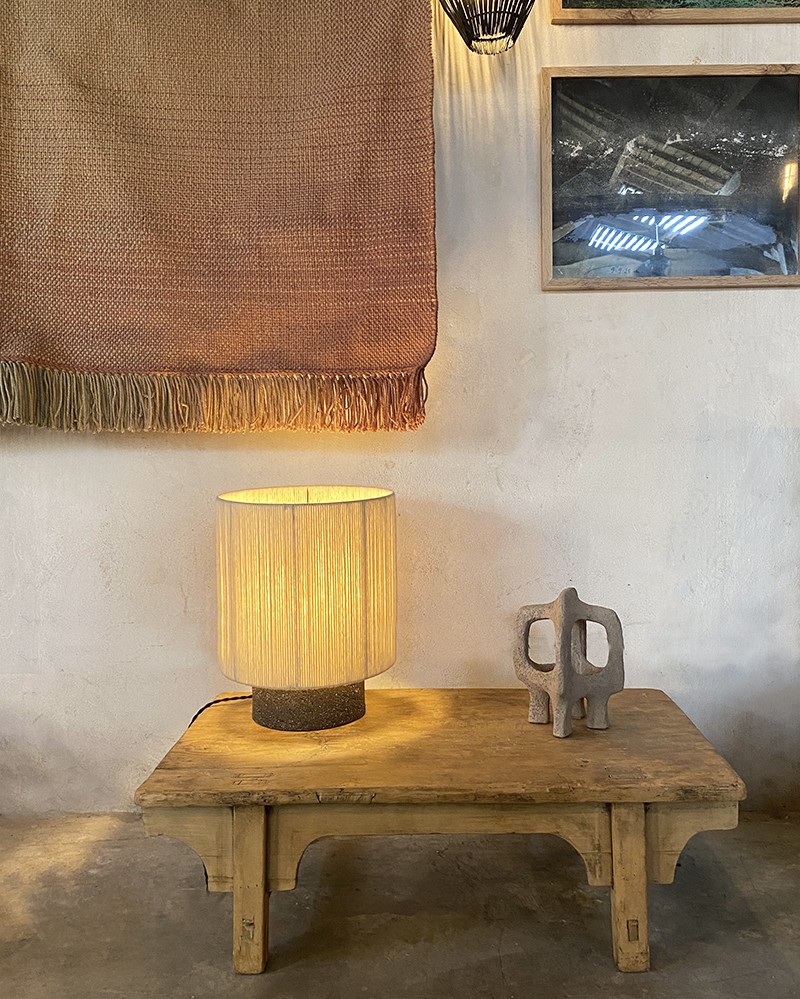 Petite table Kang en pin - pièce unique