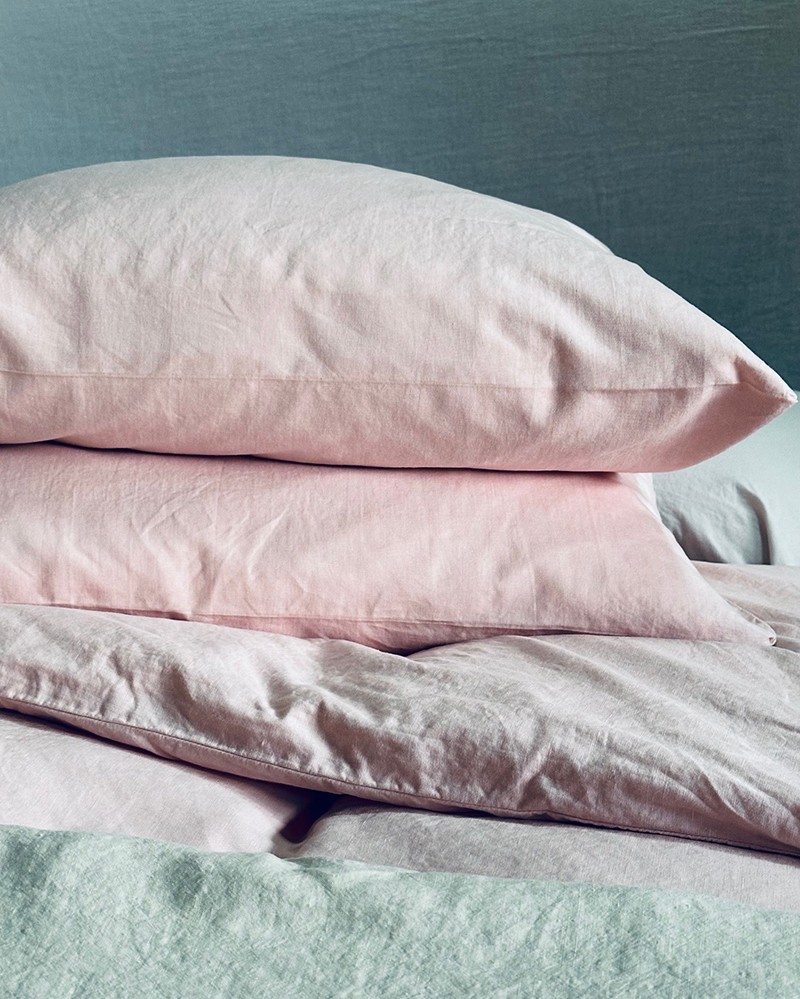 Linge de lit Rose Poudré en lin lavé par La Draperie Française