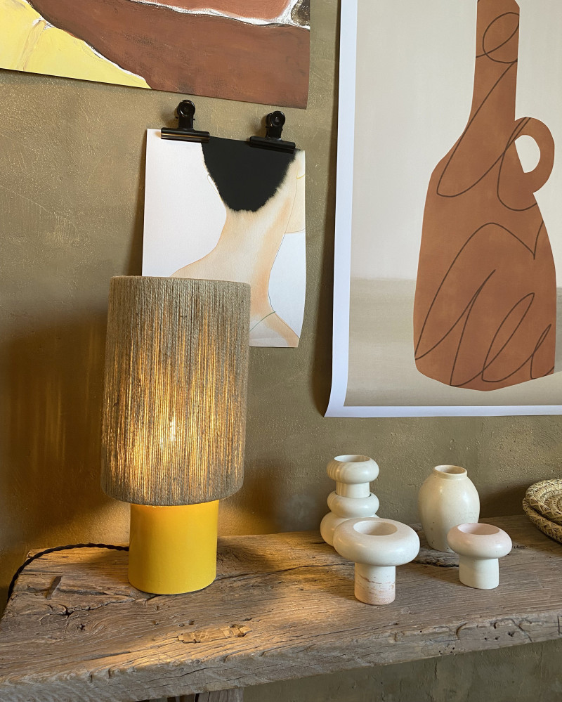 Lampe Minorque OSH X BALEARIC en faïence jaune & jute