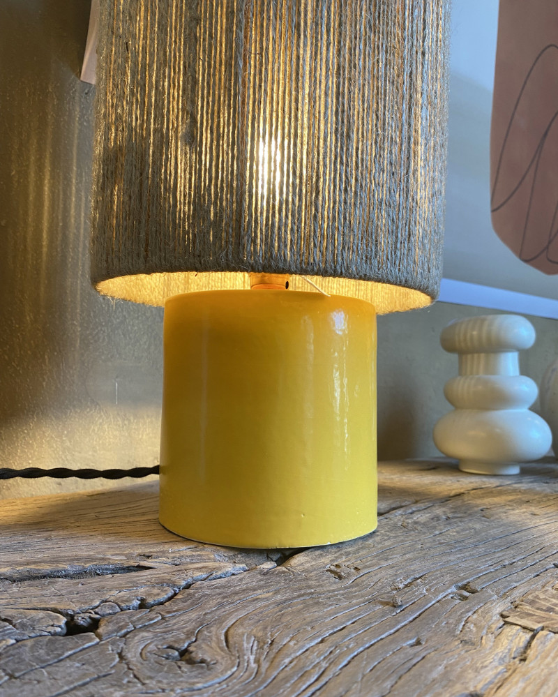 Lampe Minorque OSH X BALEARIC en faïence jaune & jute