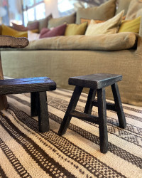 Mini tabouret en orme noir - pièce unique