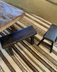 Mini tabouret en orme noir - pièce unique