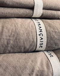 Clay Suede bedding in washed linen by La Draperie Française
