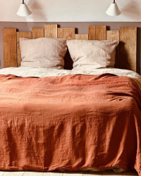 Terracotta bedding in washed linen by La Draperie Française