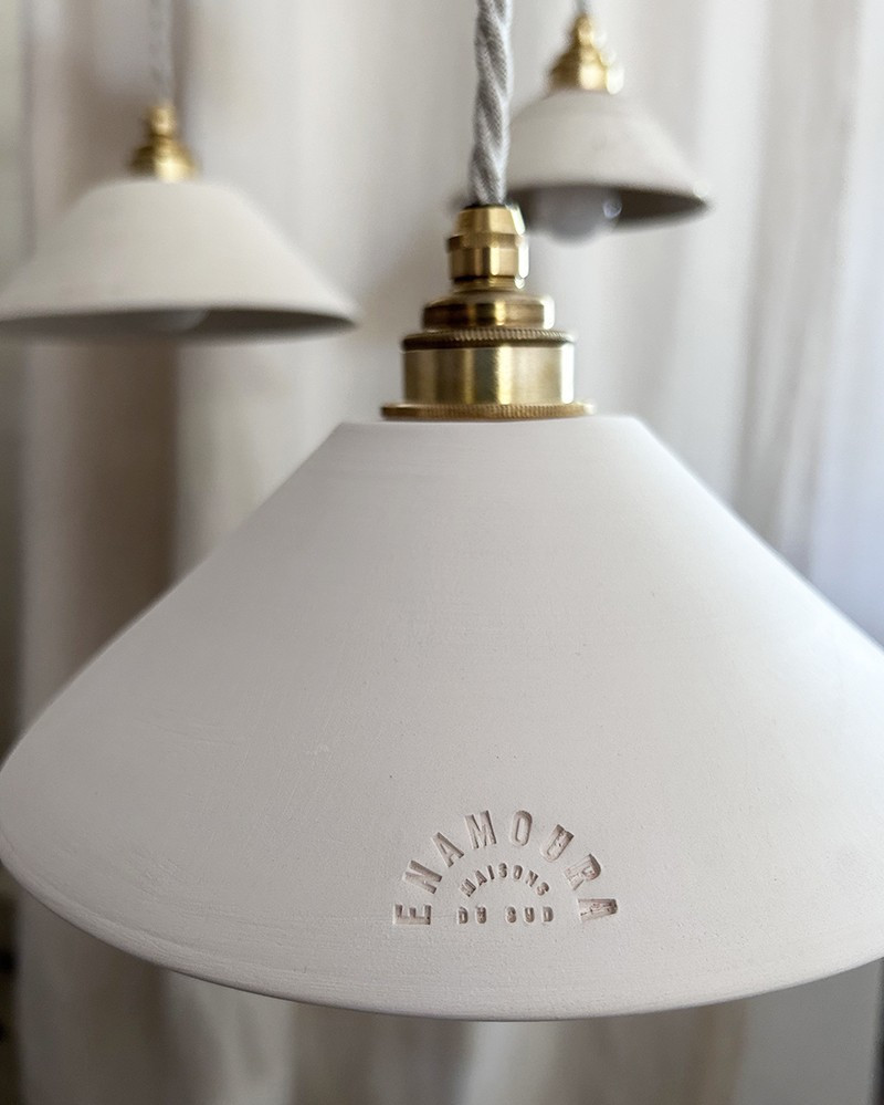 Suspension Lisette blanc mat en terre cuite par Enamoura