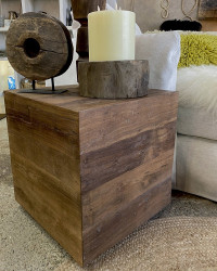 Table d'appoint en bois recyclé
