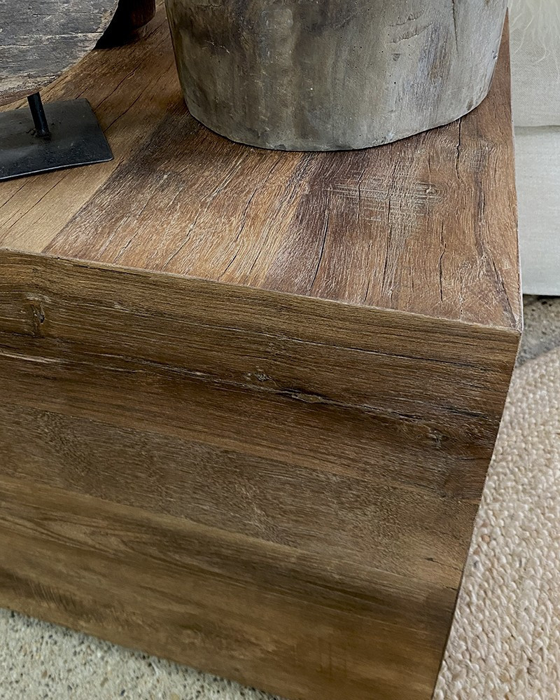 Table d'appoint en bois recyclé
