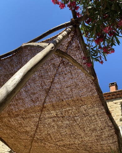 Ombrière en fibre de coco