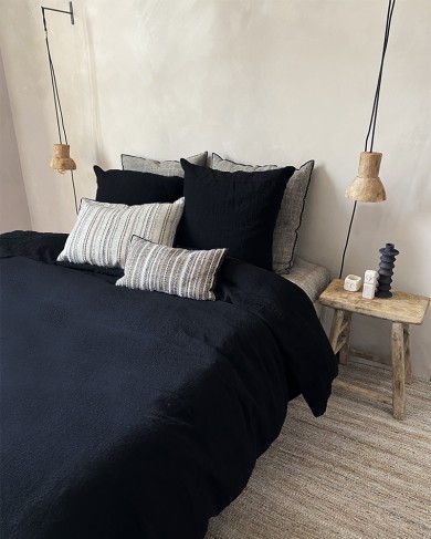 Charcoal bedding in washed linen by La Draperie Française