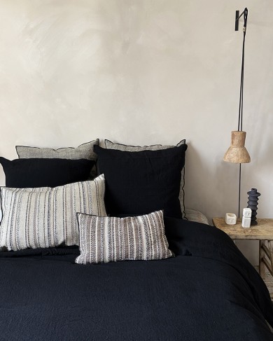Charcoal bedding in washed linen by La Draperie Française