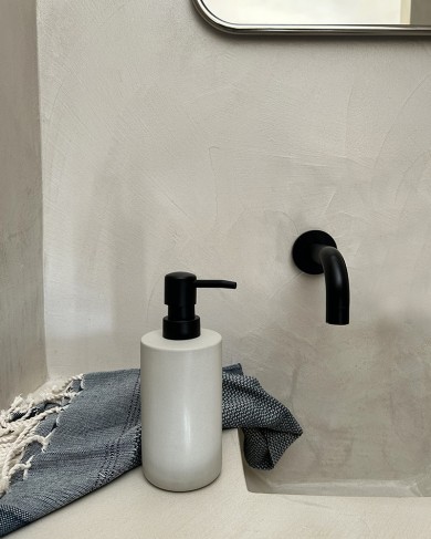 Porcelain soap dispenser