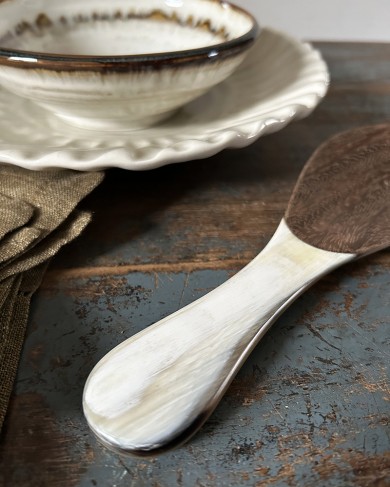 Off white wood & horn serving spoon