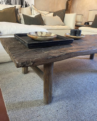 Table basse Chinoise en orme raboté & laqué - Pièce unique