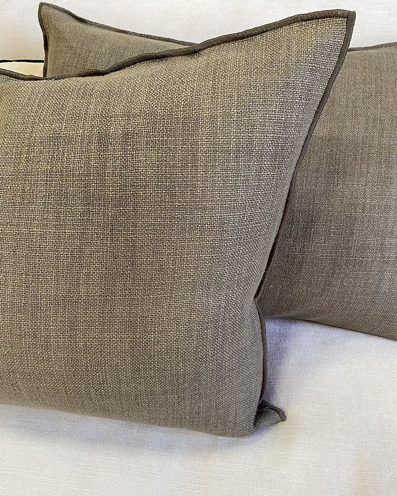 Coussin Vice Versa en Toile de Lin Vintage Kaki par Maison de Vacances