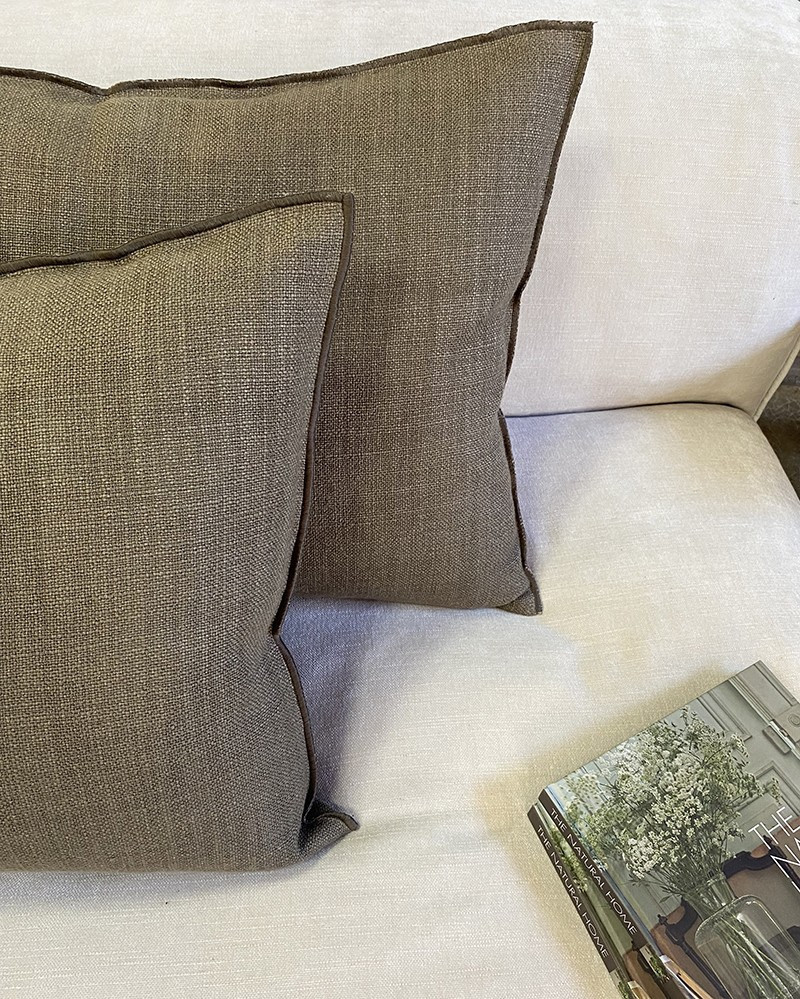 Coussin Vice Versa en Toile de Lin Vintage Kaki par Maison de Vacances