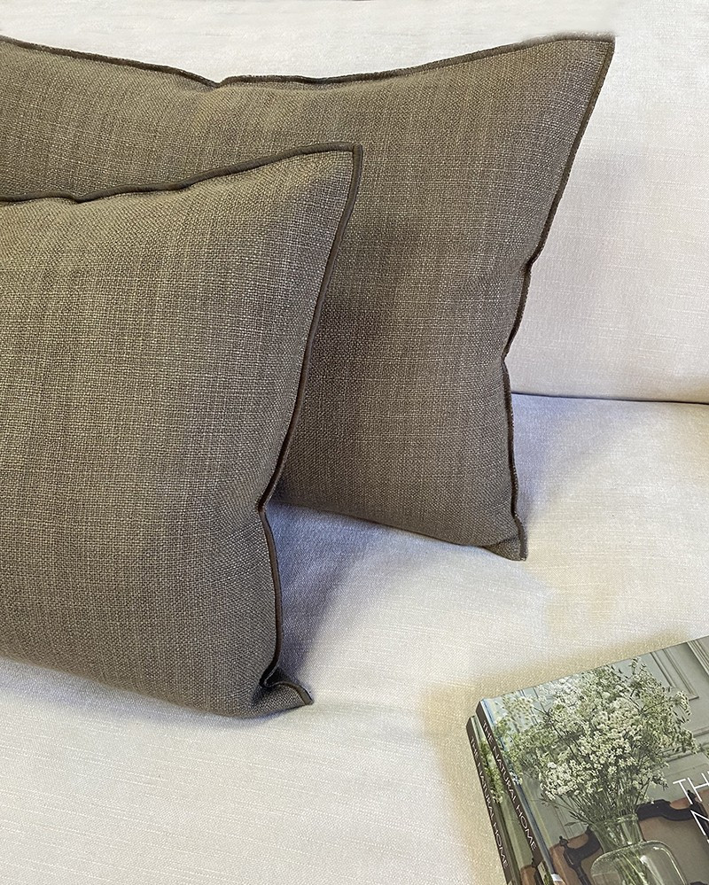 Coussin Vice Versa en Toile de Lin Vintage Kaki par Maison de Vacances
