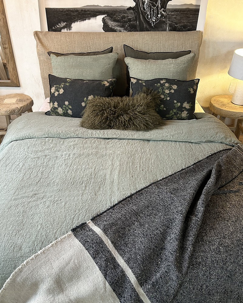 Eucalyptus bedding in washed linen by La Draperie Française