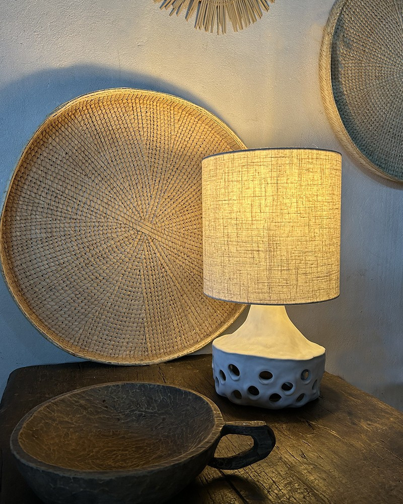 Sandstone Oya 02 White table lamp