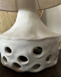 Sandstone Oya 02 White table lamp