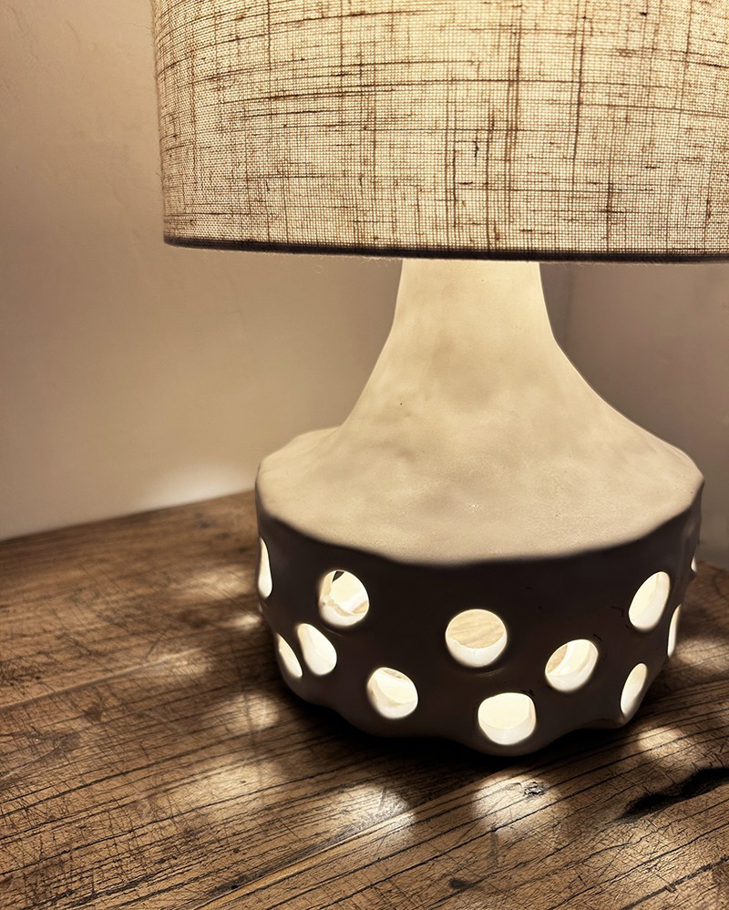 Sandstone Oya 02 White table lamp