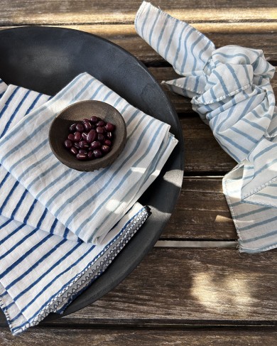 Serviette de table Melody rayures bleu en coton par Scarlette