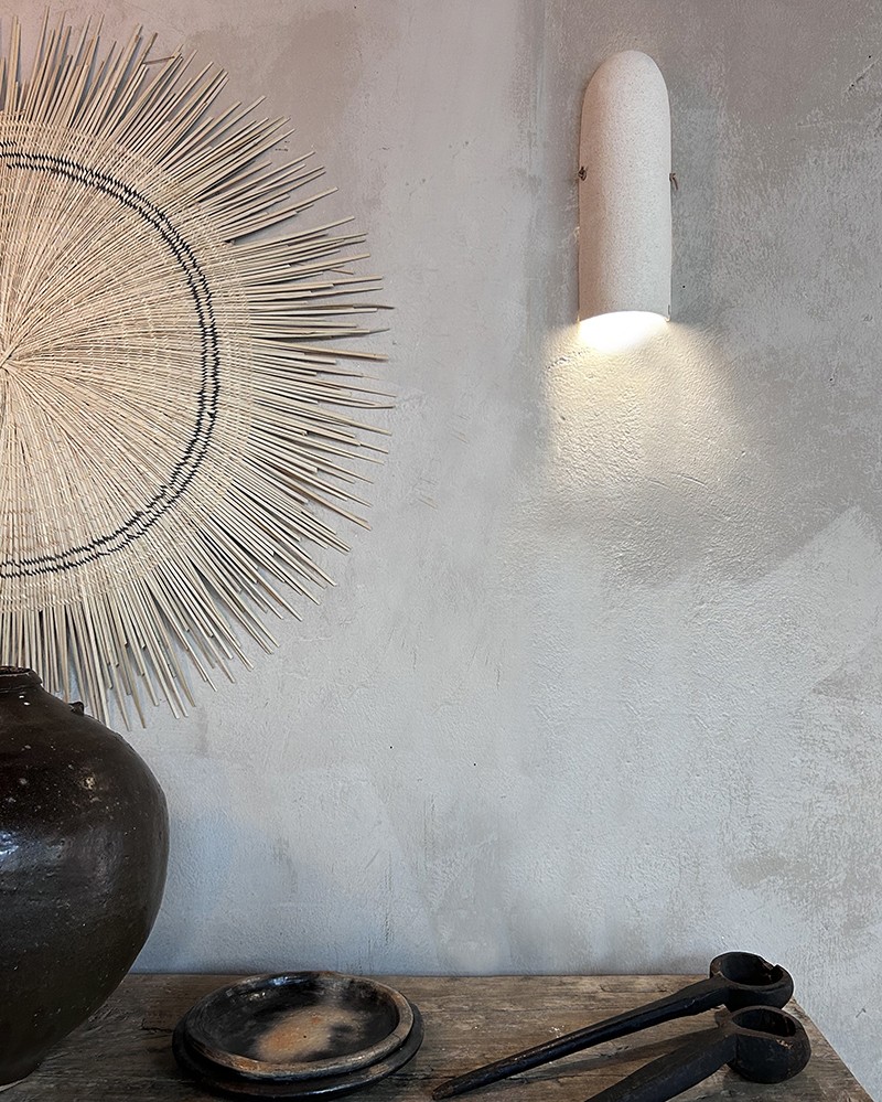 Chamotte sandstone Rosario wall lamp by Enamoura