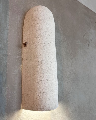 Chamotte sandstone Rosario wall lamp by Enamoura